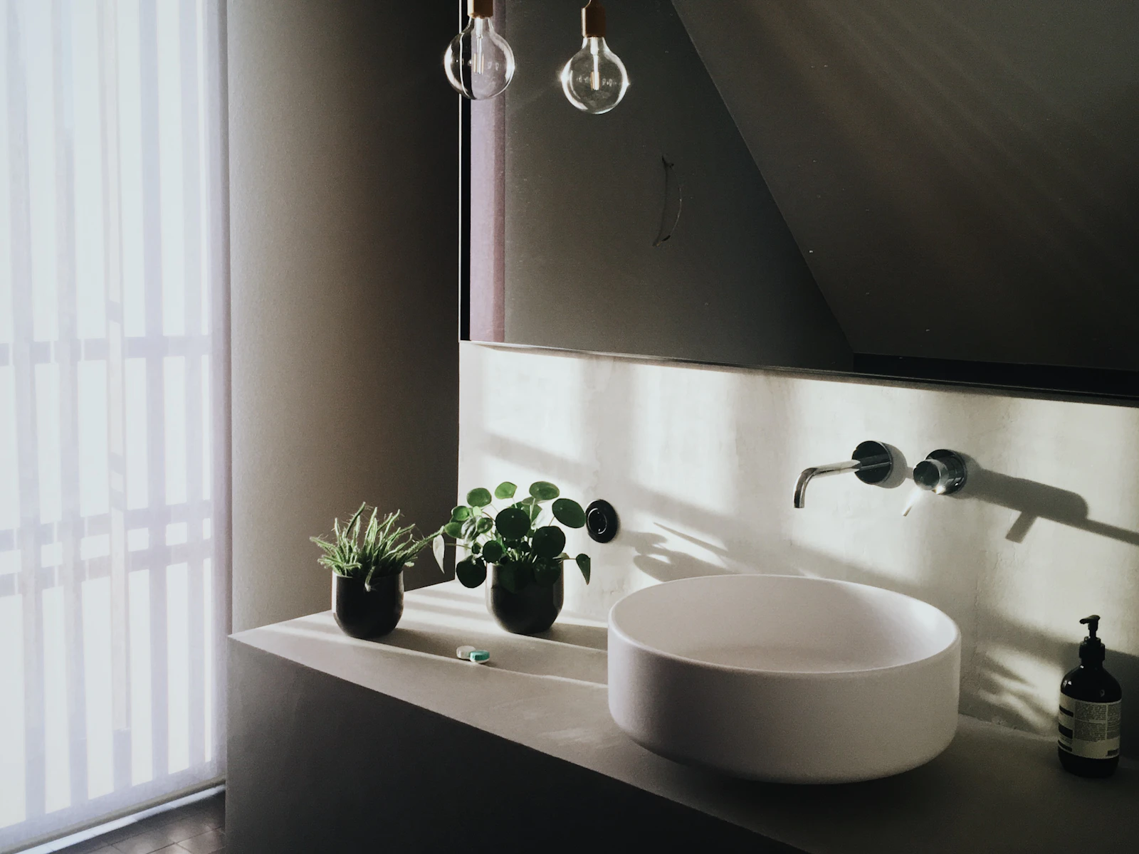 Round Ceramic Wash Basin